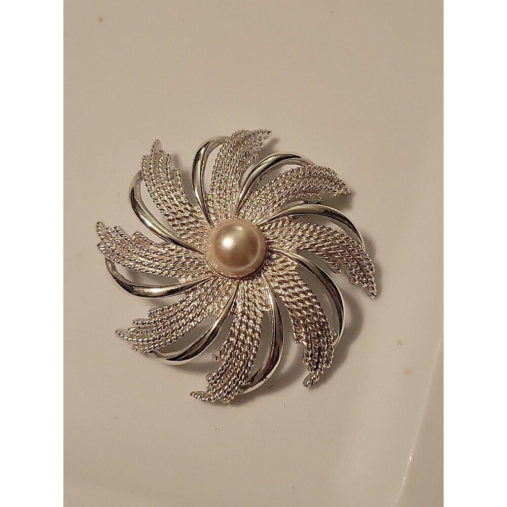 Vtg. Signed Sarah Coventry Silver Tone Swirl Flower Brooch Pin w/Faux Pearl 2.5"